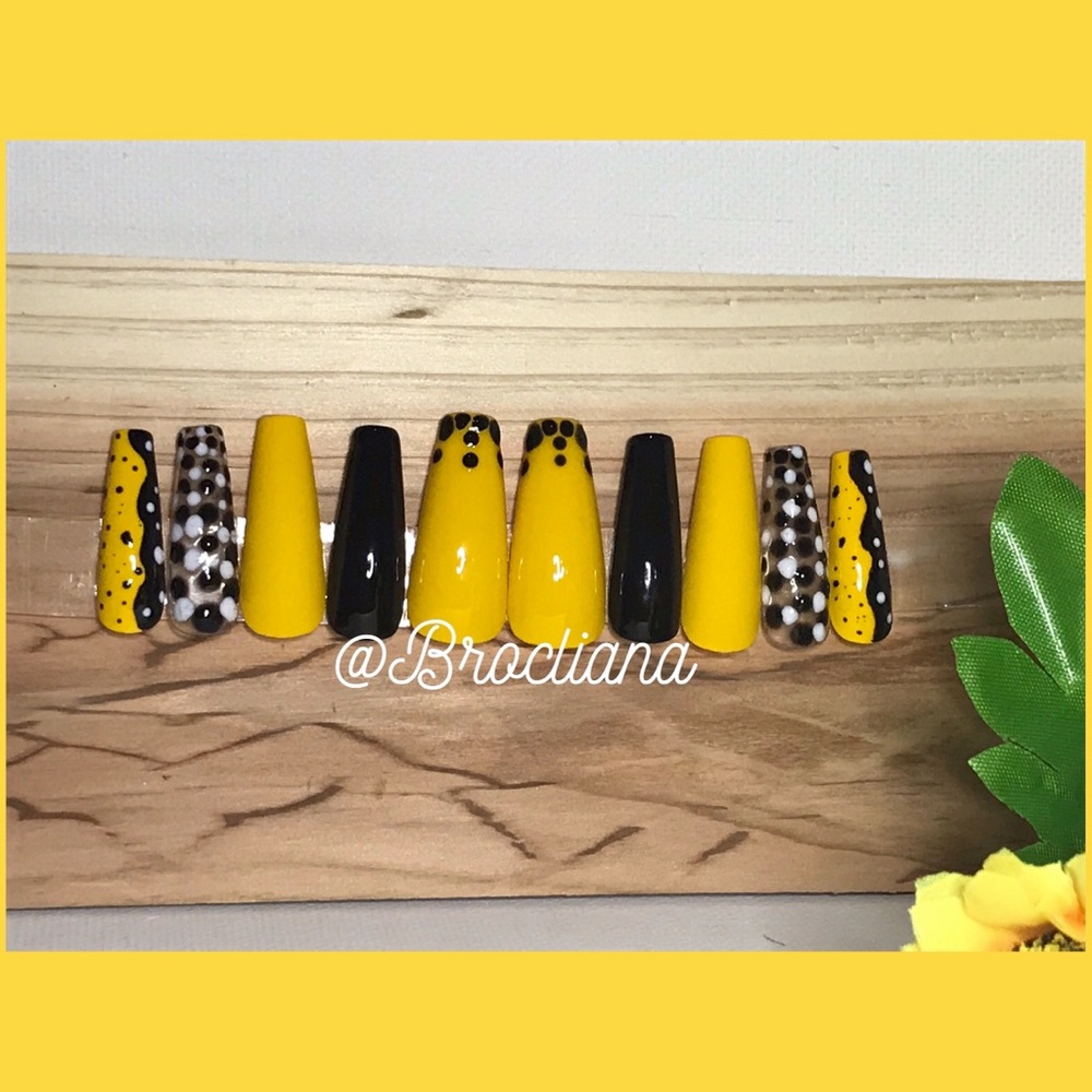 Ballerina-shaped long Press on nails